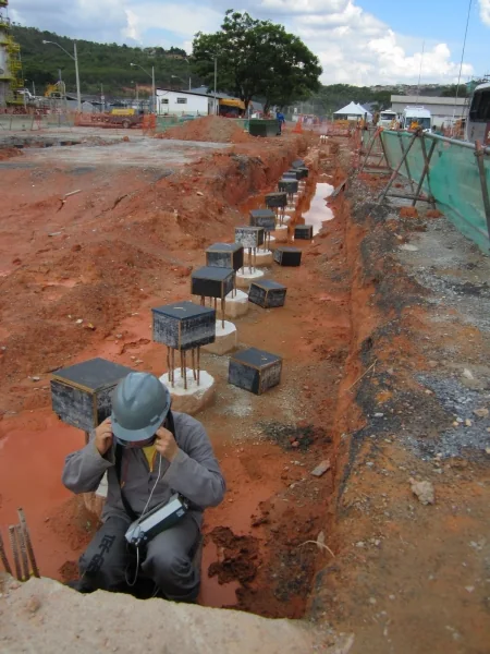 MURO DE CONTENÇÃO – REGAP (REFINARIA GABRIEL PASSOS) – BETIM – MG.